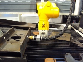 Robotic plasma cutting machine